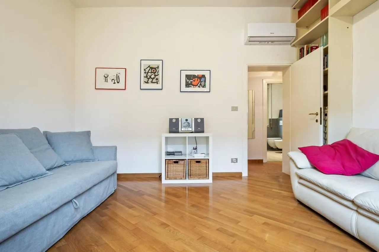 Pizzardi Flower Apartment ボローニャ 0*,  イタリア