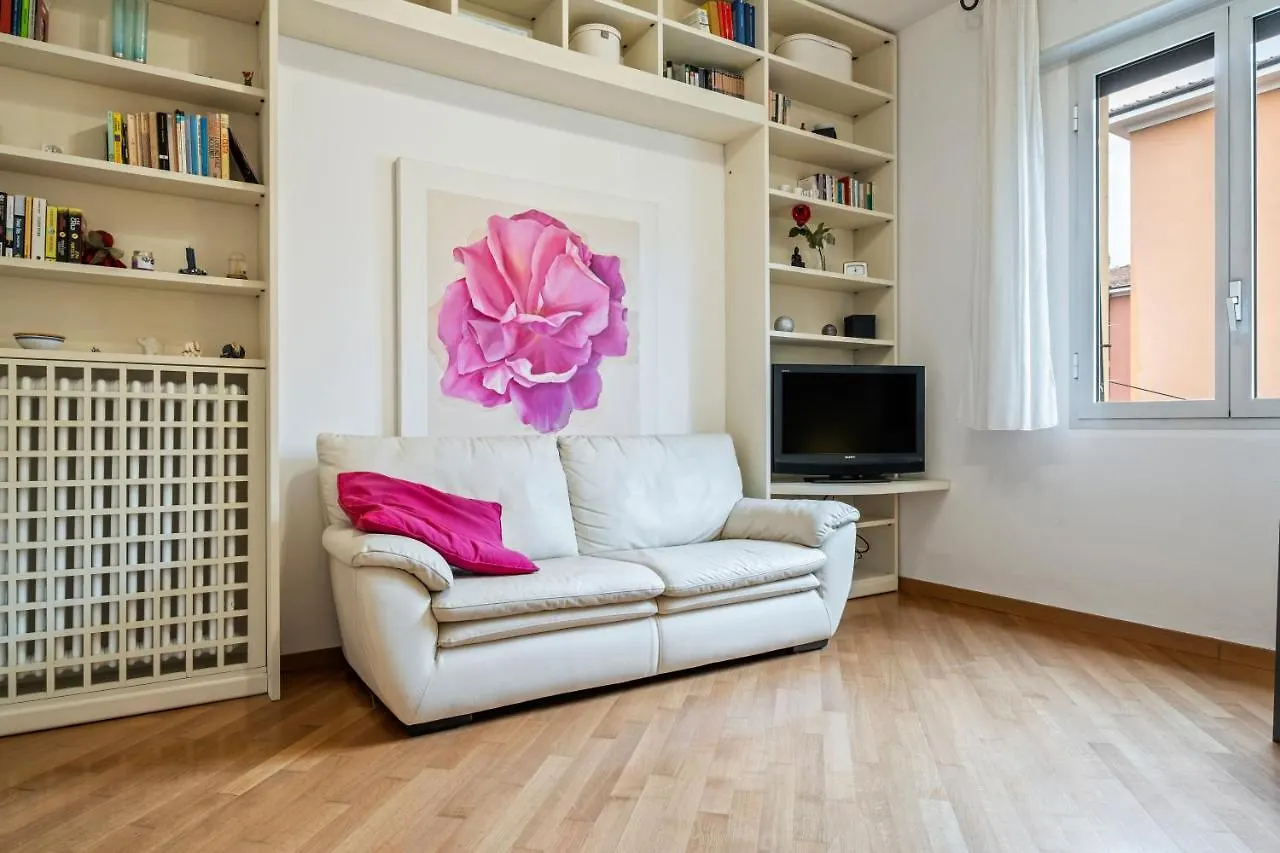 Pizzardi Flower Apartment ボローニャ イタリア